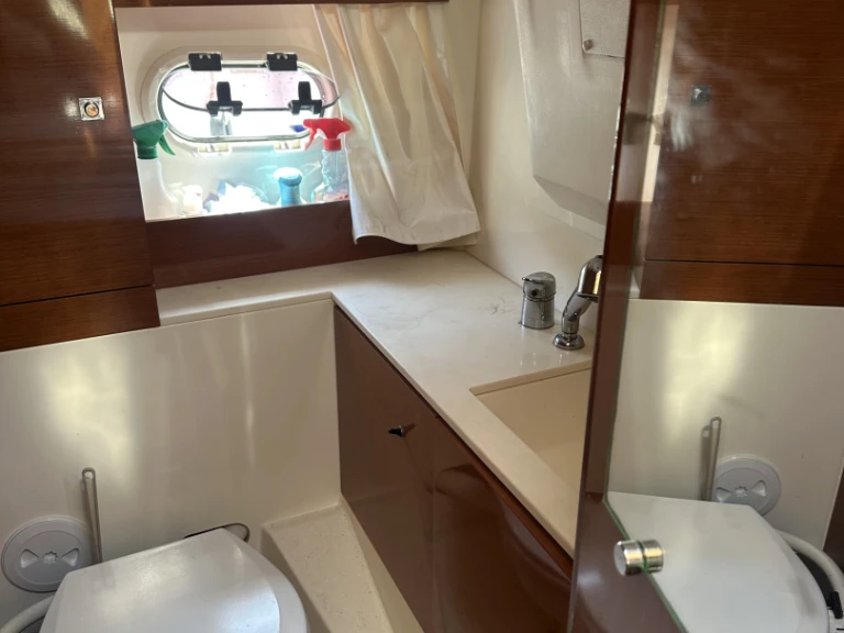 Hire a Jeanneau Leader 8 Mandelieu-la-Napoule