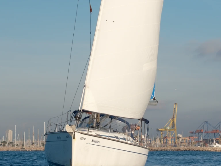 Charter a Bavaria Bavaria 49 in Valencia on Samboat