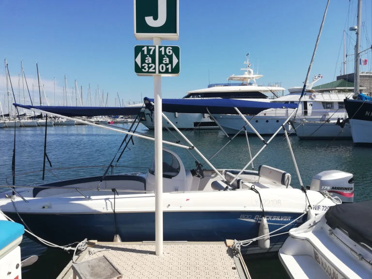 Hire Motorboat Quicksilver with a boat licence