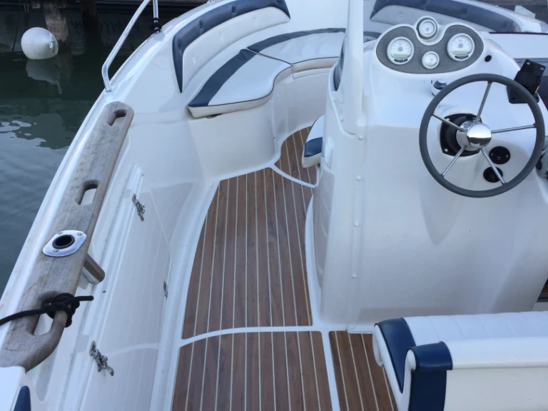 Motorboat to hire France at the best price