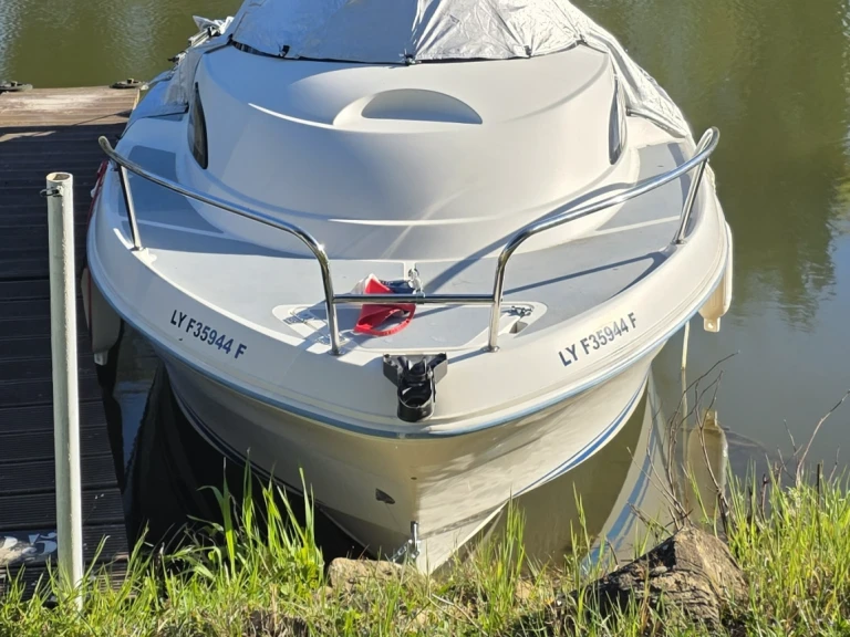 Hire Motorboat Quicksilver with a boat licence