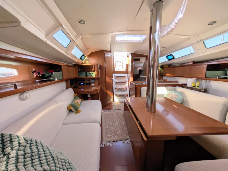 Hire Sailboat Bénéteau with a boat licence