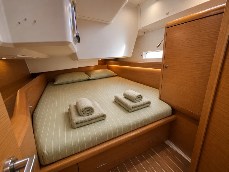 Hire a Jeanneau Sun Odyssey 509 Palavas-les-Flots