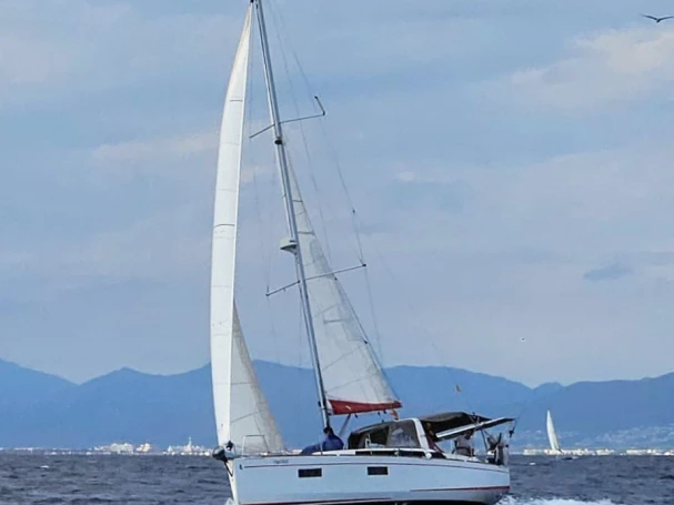 Charter a Bénéteau Oceanis 38.1 in l'Escala on Samboat
