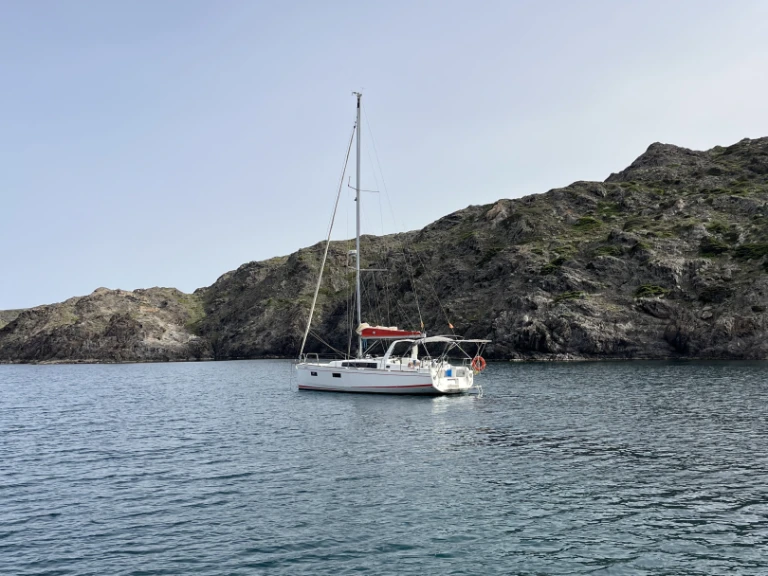 Sailboat hire in l'Escala - Bénéteau Oceanis 38.1