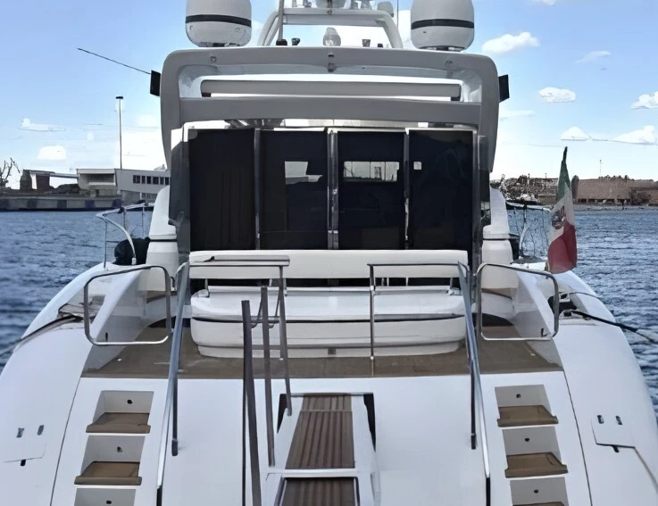 Luxury Yacht to hire Castellammare di Stabia at the best price