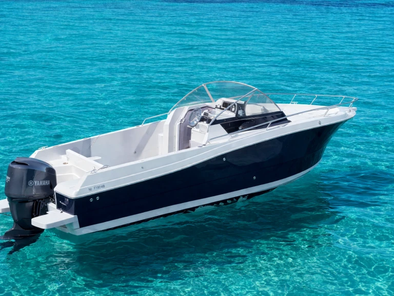 Hire Motorboat Pacific Craft with a boat licence