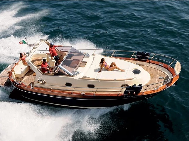 Motorboat to hire Sorrento at the best price
