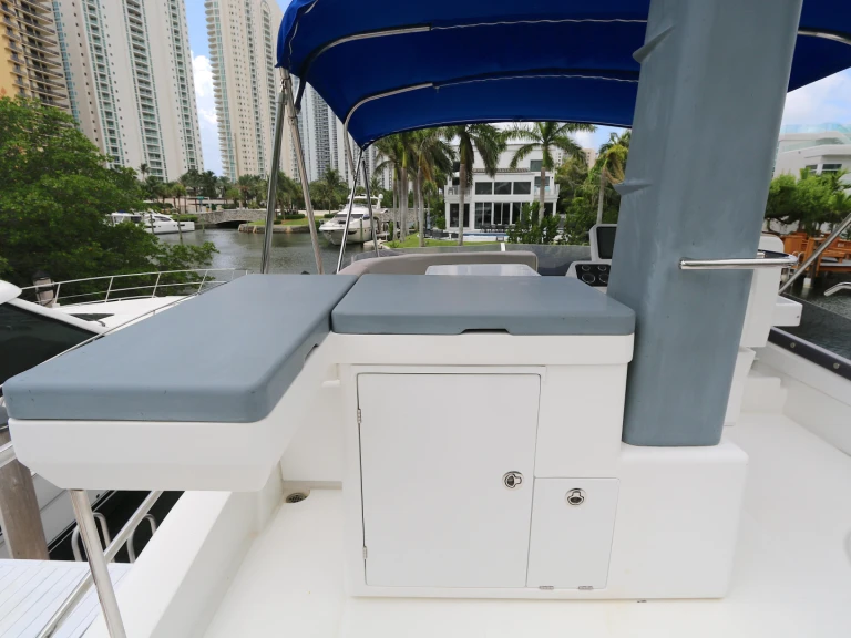Charter a Azimut 43 ft Magellano in Miami on Samboat