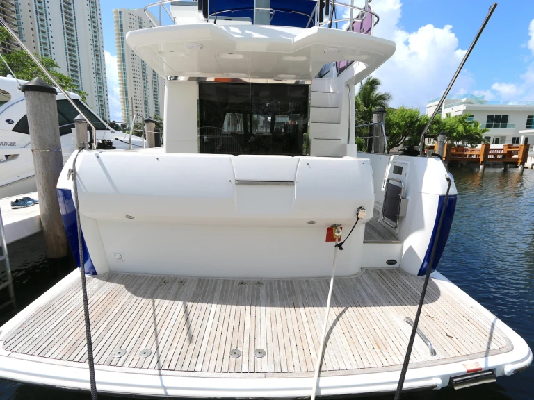 Hire Luxury Yacht with or without skipper Azimut Miami