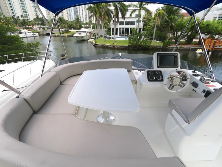 Luxury Yacht to hire Miami at the best price