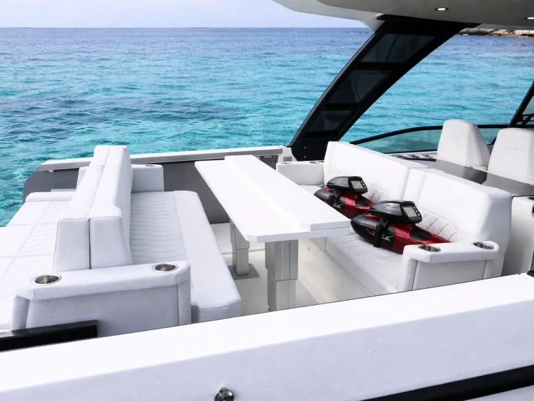 Yacht charter Sant Antoni de Portmany - Saxdor Saxdor 320 GTO on SamBoat