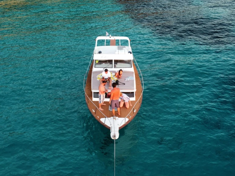 Chris Craft Commander 31 charter bareboat or skippered in  Lefkímmi