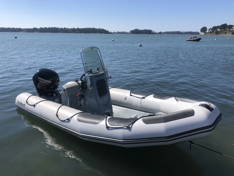 RIB hire in Larmor-Baden - Bombard Explorer 550