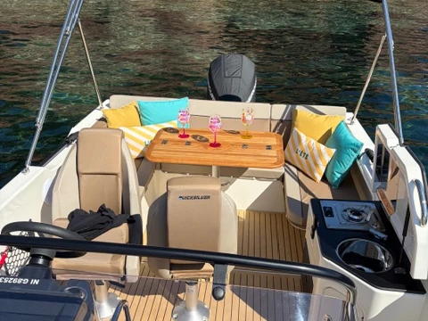 Motorboat hire in Mandelieu-la-Napoule - Quicksilver Activ 755 Sundeck