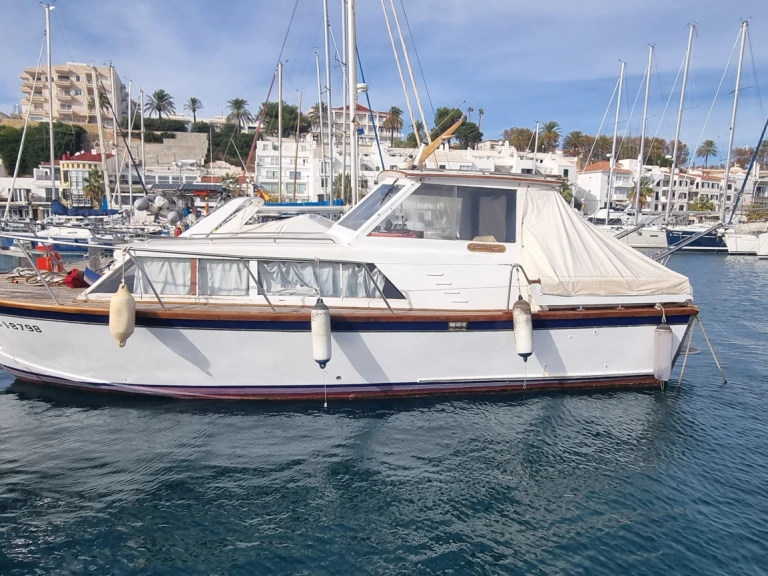 Hire a Cris-Craft Chris-Craft Classic 30 Mahón