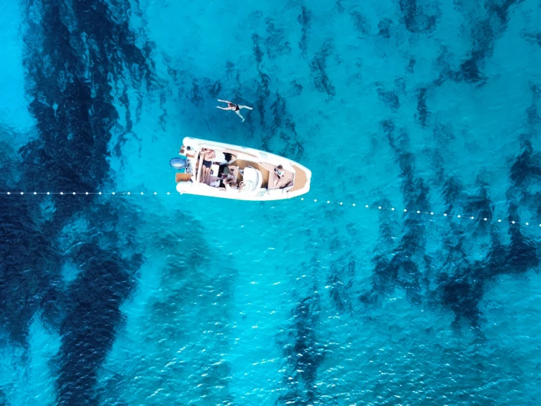 Hire a Aquamax BF150XU Hvar