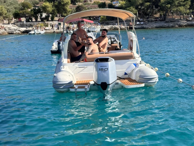 Yacht charter Hvar - Aquamax BF150XU on SamBoat