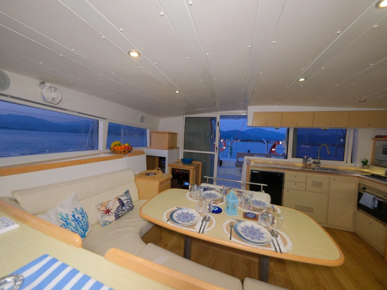 Hire Sailboat Lagoon with a boat licence