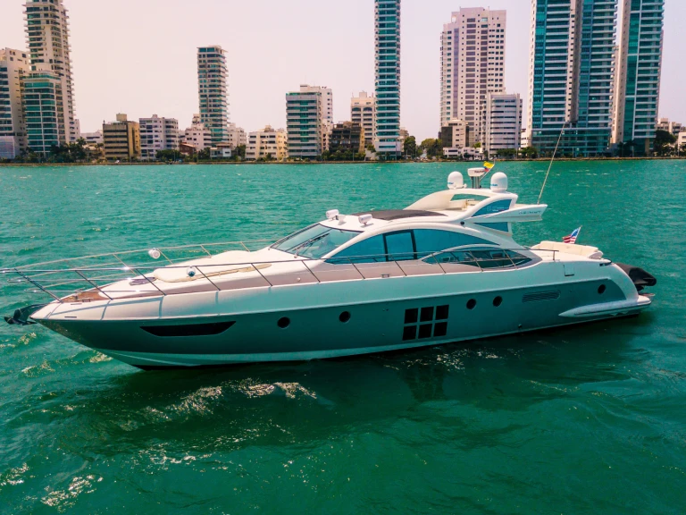 Hire Luxury Yacht Azimut with a boat licence