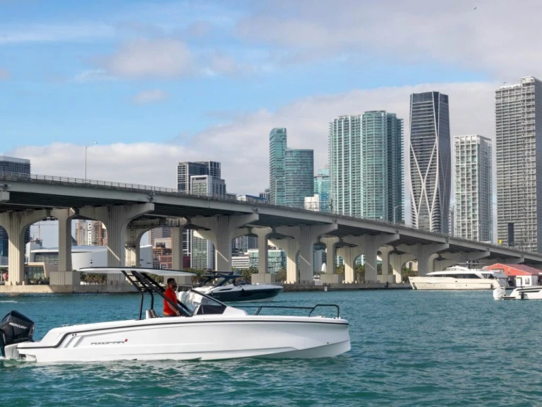 Yacht hire Miami cheap Axopar 25 Cross Top