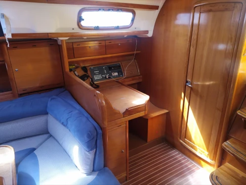 Charter a Bavaria Bavaria 46 Cruiser in Carrara on Samboat