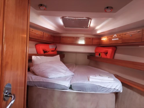 Hire Sailboat with or without skipper Bavaria Carrara