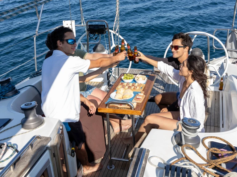 Hire Sailboat with or without skipper Bavaria Sines