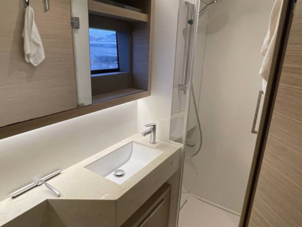 Charter a Lagoon Lagoon 51 in Pula on Samboat