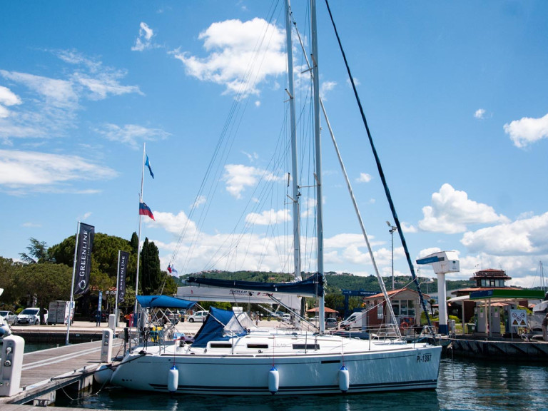 Charter a Dufour Dufour 325 Grand Large in Portorož on Samboat
