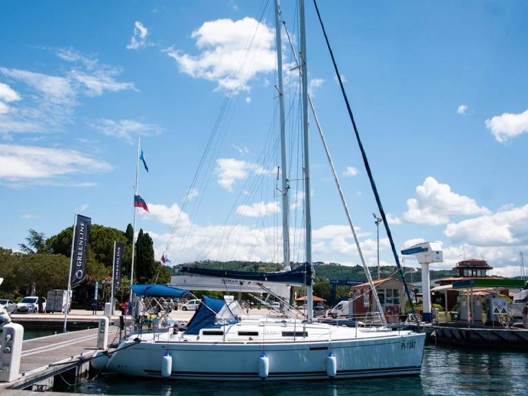 Charter a Dufour Dufour 325 Grand Large in Portorož on Samboat