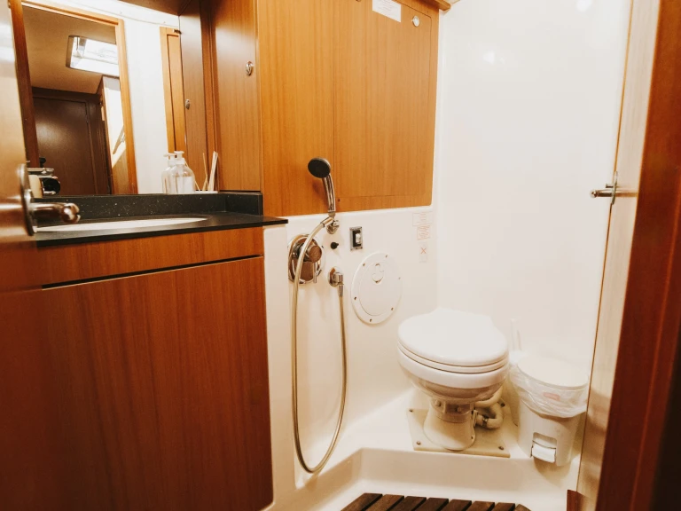 Yacht charter Adeje - Bavaria Cruiser 55 on SamBoat