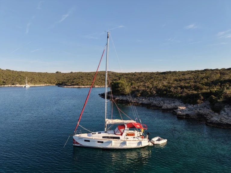 Charter a Bénéteau Oceanis 35 in Split on Samboat