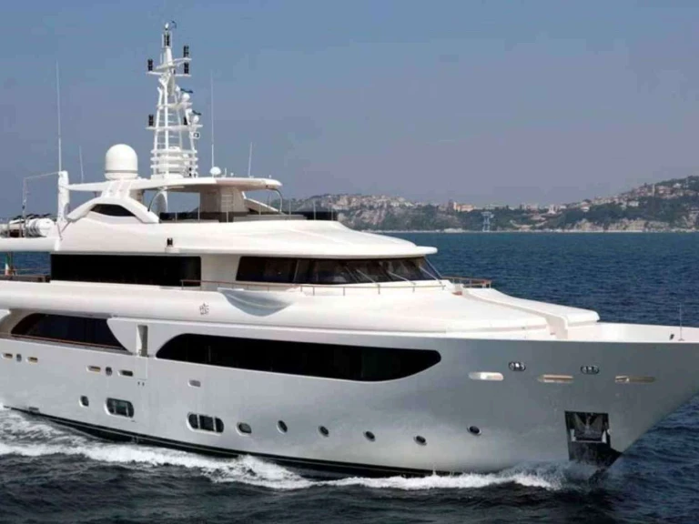 Hire Luxury Yacht CRN Ancona with a boat licence