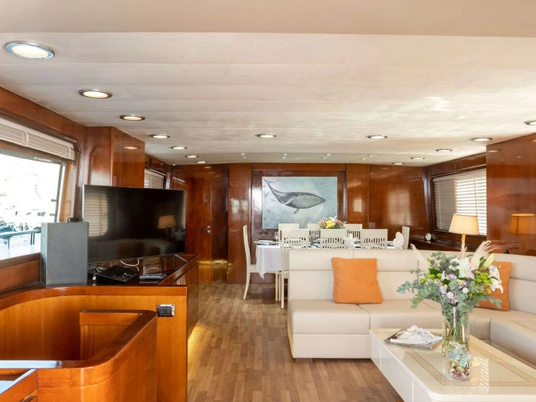Luxury Yacht to hire Athens at the best price