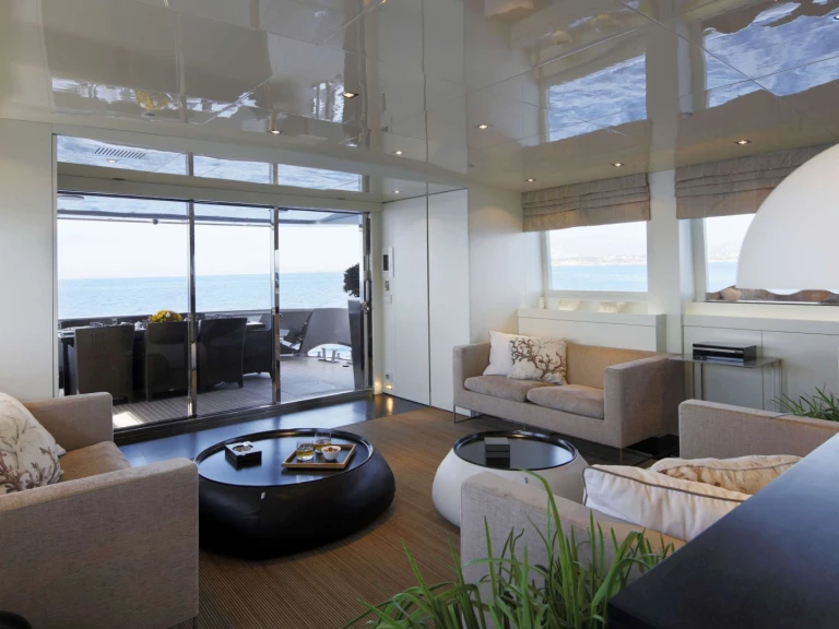 Hire Luxury Yacht Admiral - It with a boat licence