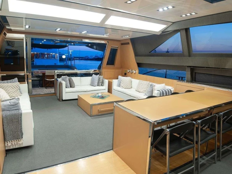 Luxury Yacht to hire Athens at the best price