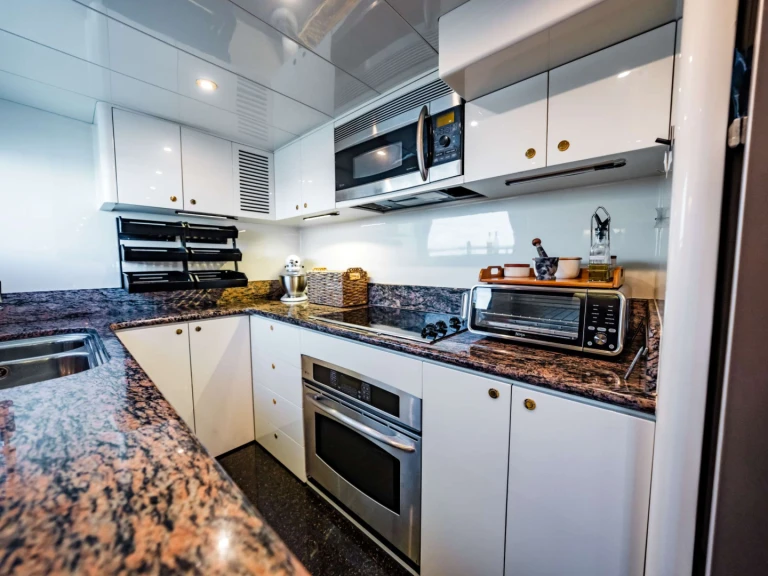 Luxury Yacht to hire Grenadines at the best price