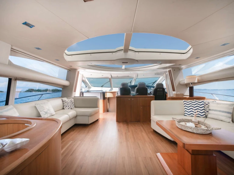 Charter a Sunseeker PHOENIX in Gouvia on Samboat