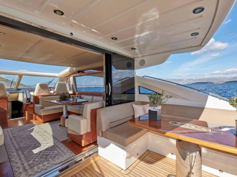 Hire Luxury Yacht Princess, UK with a boat licence