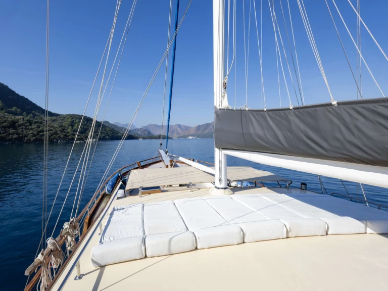 Luxury Yacht hire in Athens -  Oxyzen