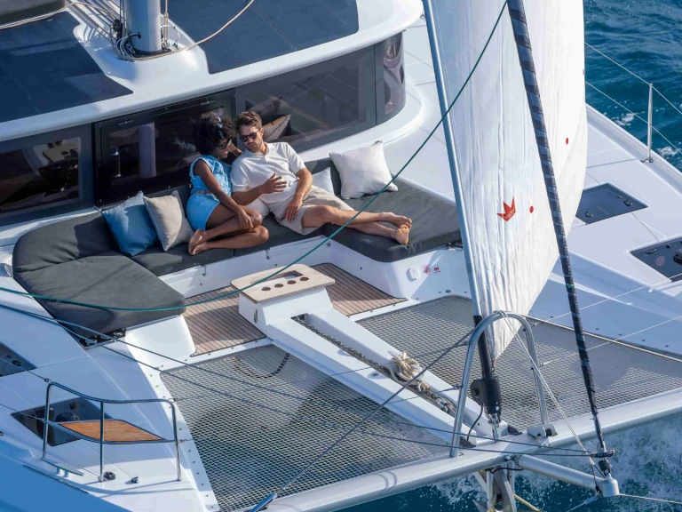 Hire Catamaran Lagoon with a boat licence
