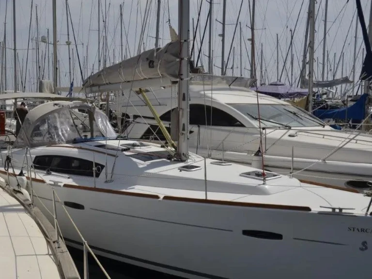 Yacht hire Sithonia cheap Oceanis 43