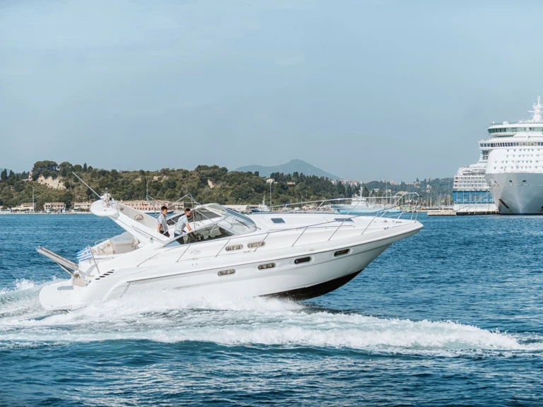 Yacht charter Órmos Bay - Sealine Sealine S37 on SamBoat