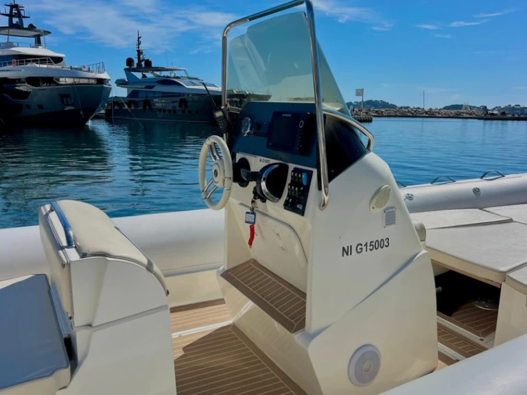 Yacht hire Saint-Jean-Cap-Ferrat cheap NJ 700 XL