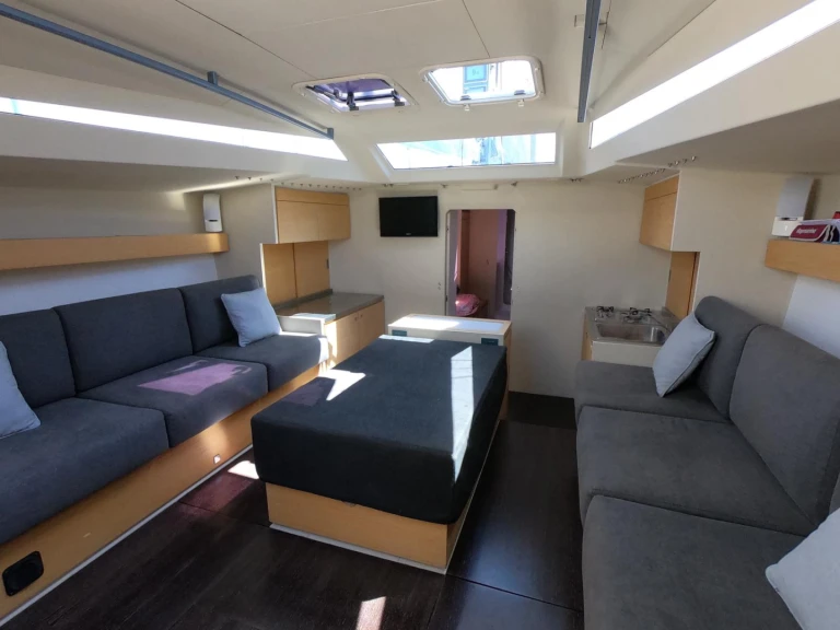 Hire Sailboat with or without skipper Vismara La Spezia