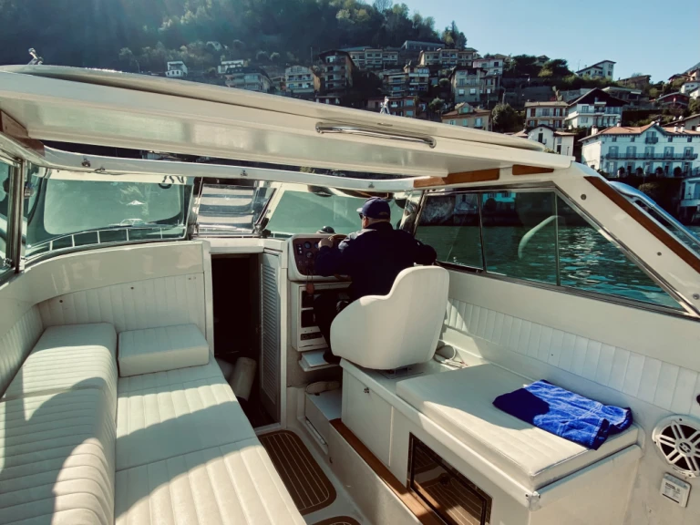Motorboat to hire Como (City) at the best price
