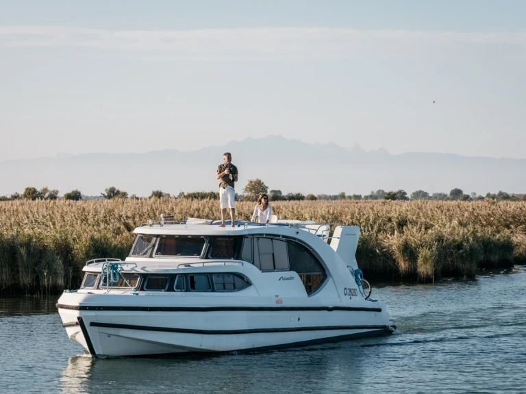 Luxury Yacht hire in Casale sul Sile - Houseboat Holidays Italia S.R.L. Minuetto 6