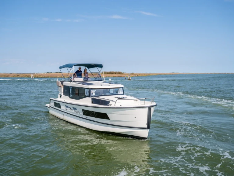 Hire Luxury Yacht Balt-Yacht with a boat licence