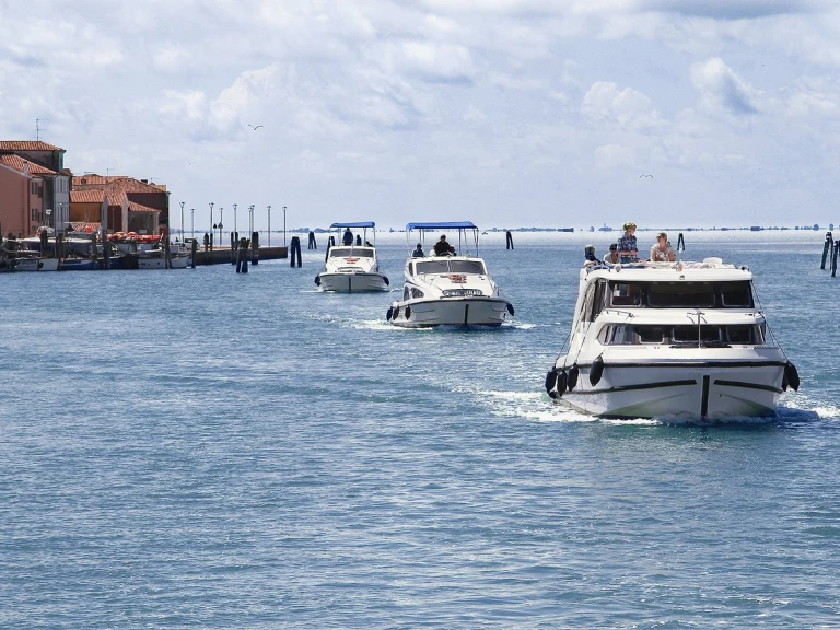 Luxury Yacht hire in Casale sul Sile - Houseboat Holidays Italia S.R.L. Minuetto 6